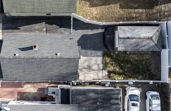 725 School St, Lowell, MA 01851