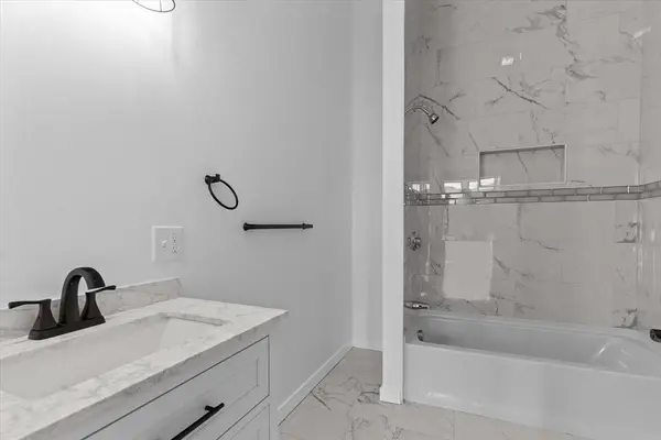 280 Essex Street #302, Lawrence, MA 01840