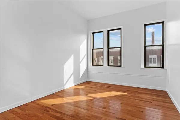 280 Essex Street #302, Lawrence, MA 01840