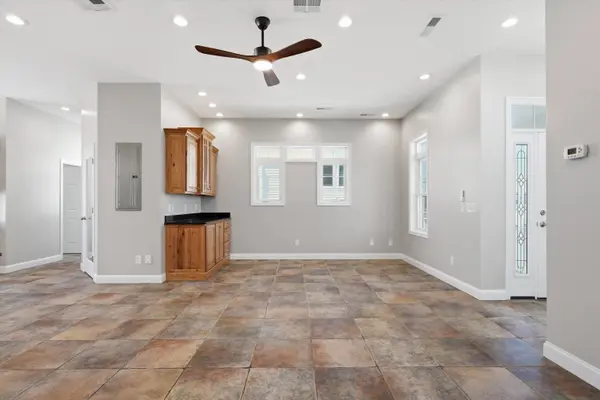 27 Bittersweet LN, Hampton, NH 03842