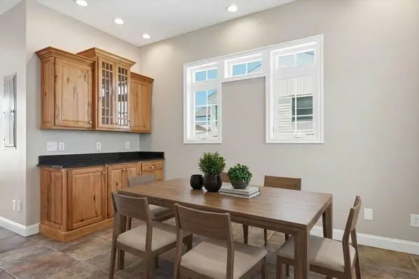 27 Bittersweet Ln, Hampton, NH 03842