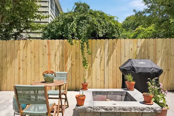 633 E Merrimack St #633, Lowell, MA 01852