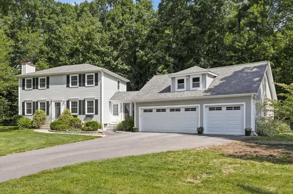 12 Meadow LN, Salem, NH 03079