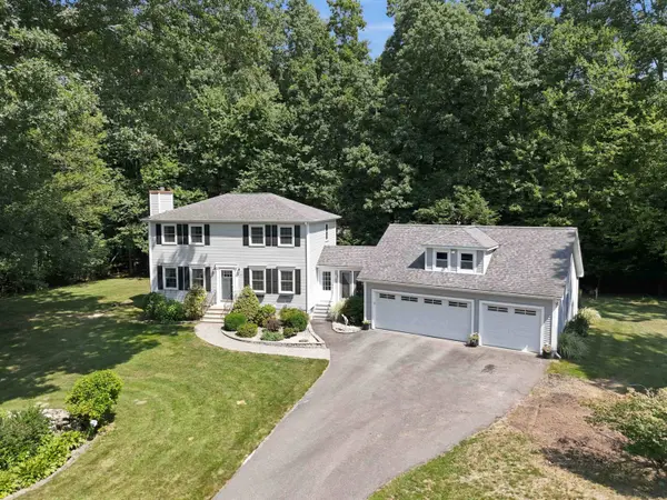 12 Meadow LN