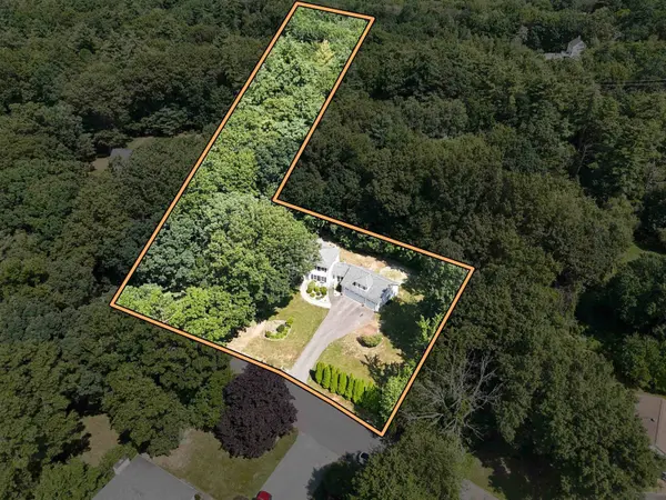 12 Meadow LN, Salem, NH 03079