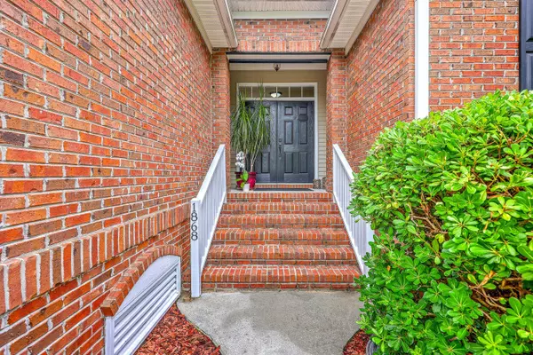 1868 Palmetto Isle Dr, Mount Pleasant, SC 29466