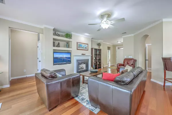 1868 Palmetto Isle Dr, Mount Pleasant, SC 29466