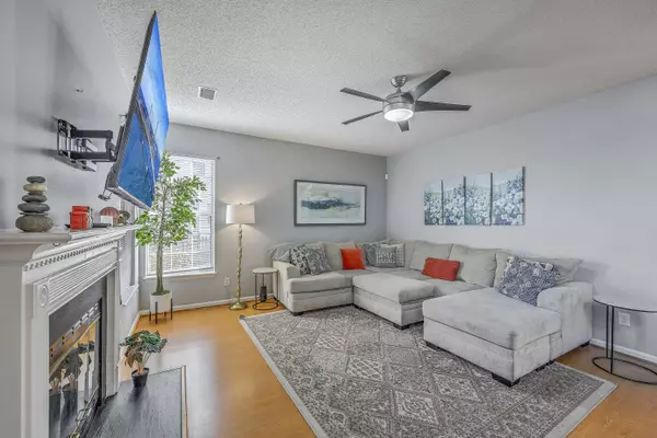 8519 Kennestone Ln, North Charleston, SC 29420