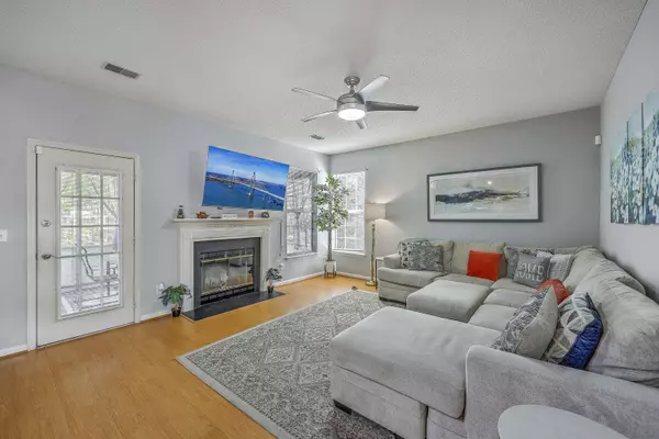 8519 Kennestone Ln, North Charleston, SC 29420