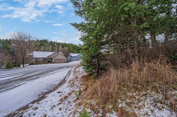 961 N Armstong Dr, Coeur d'Alene, ID 83814