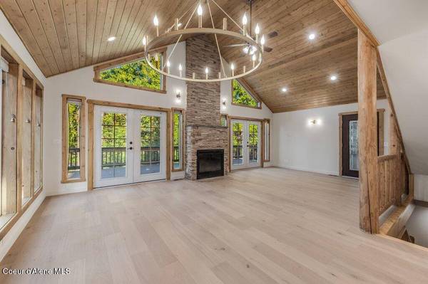 1147 Wooded Acres DR, Sagle, ID 83860