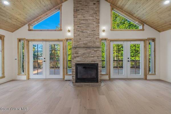 1147 Wooded Acres DR, Sagle, ID 83860