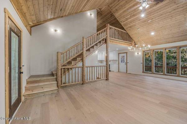 1147 Wooded Acres DR, Sagle, ID 83860