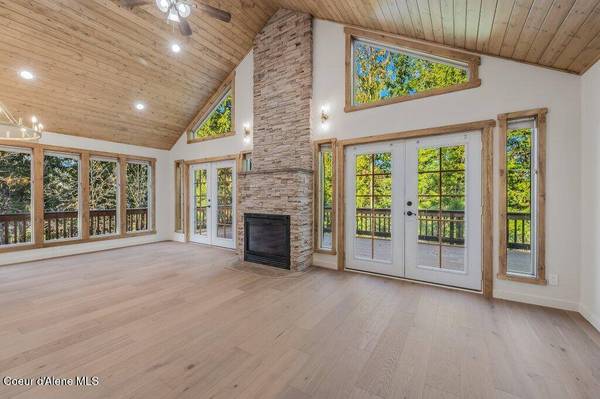 1147 Wooded Acres DR, Sagle, ID 83860