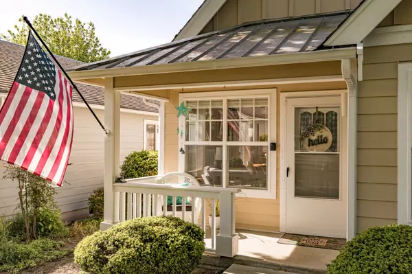 Easy Living Awaits at Whidbey Cottages in Oak Harbor