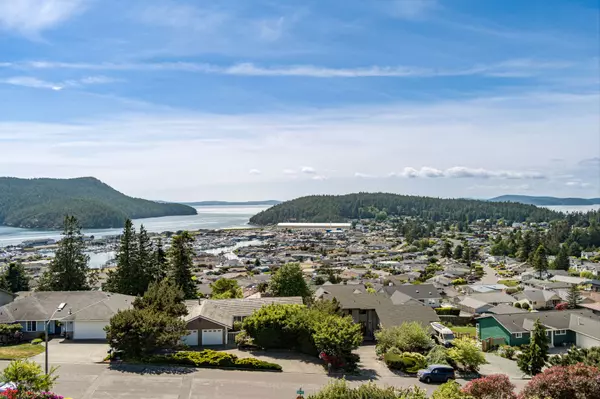 feature image of Living in Anacortes: How It Compares to Oak Harbor