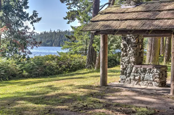 Discover the Best Beaches on Whidbey Island with Jeff and Kara Vallejo