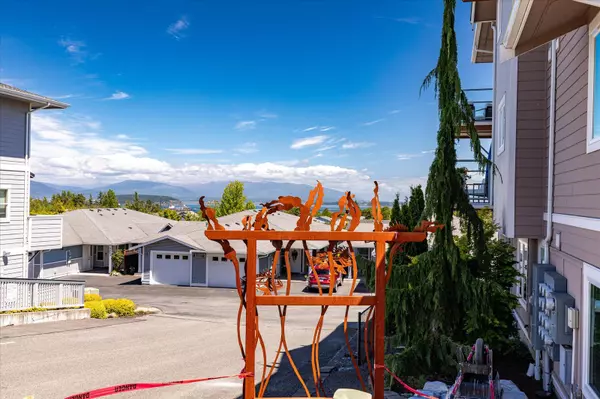 What are the best neighborhoods to live in on Whidbey Island or in Anacortes?