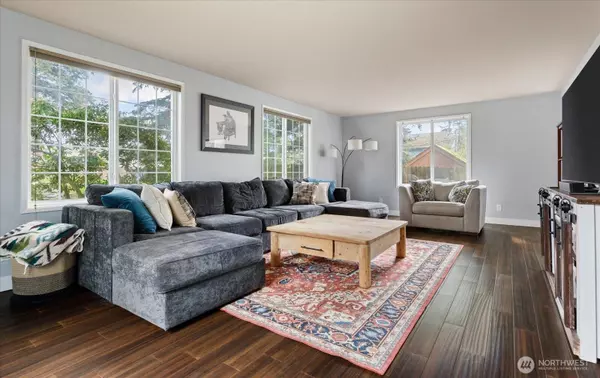 589 SW Quilcene LN, Oak Harbor, WA 98277