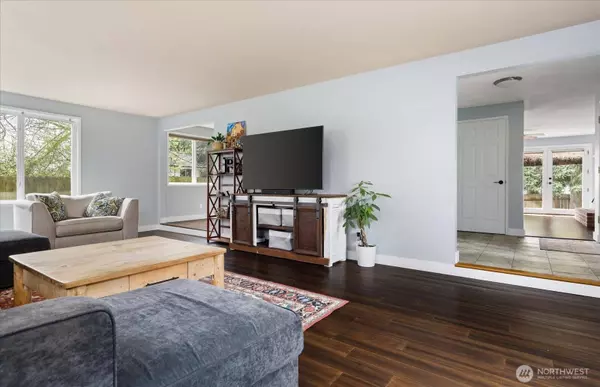 589 SW Quilcene LN, Oak Harbor, WA 98277