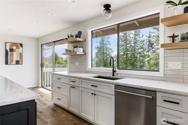 1906 Highland DR, Anacortes, WA 98221