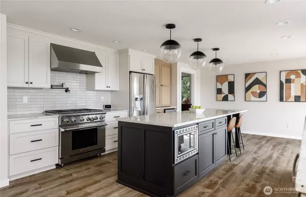 1906 Highland DR, Anacortes, WA 98221