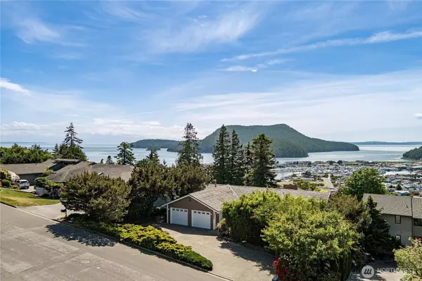 1906 Highland DR, Anacortes, WA 98221