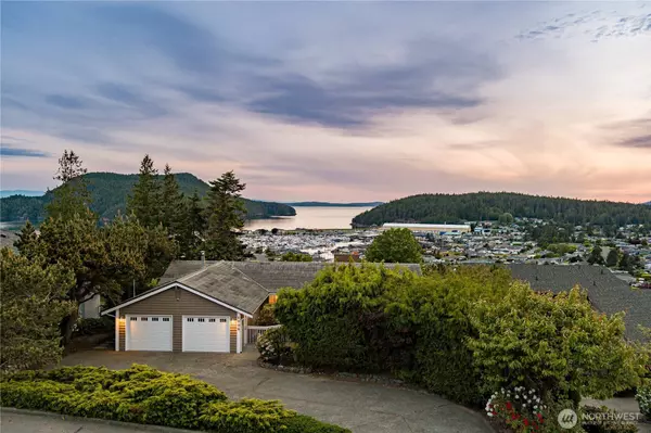 1906 Highland DR, Anacortes, WA 98221