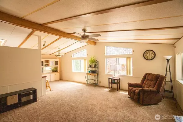 1361 NE Goldie RD #17, Oak Harbor, WA 98277