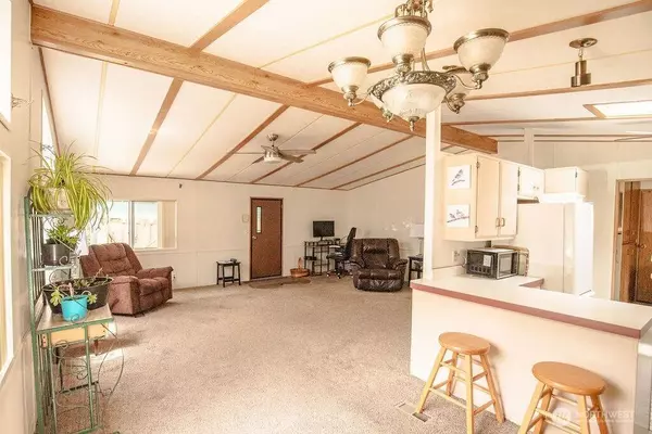 1361 NE Goldie RD #17, Oak Harbor, WA 98277