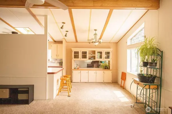 1361 NE Goldie RD #17, Oak Harbor, WA 98277