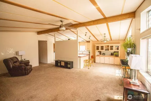 1361 NE Goldie RD #17, Oak Harbor, WA 98277