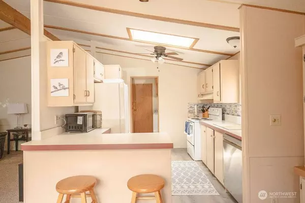 1361 NE Goldie RD #17, Oak Harbor, WA 98277