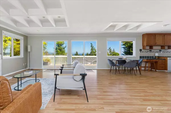 4500 Larson DR, Oak Harbor, WA 98277