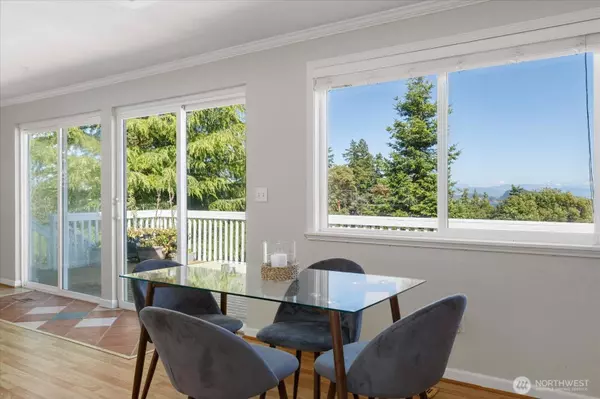 4500 Larson DR, Oak Harbor, WA 98277