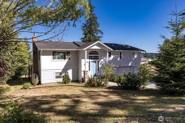 4500 Larson DR, Oak Harbor, WA 98277