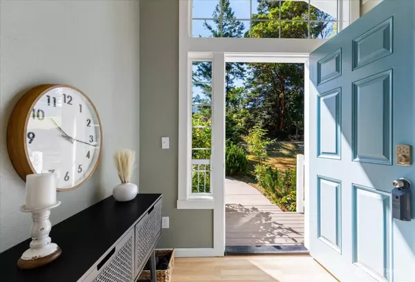 4500 Larson DR, Oak Harbor, WA 98277