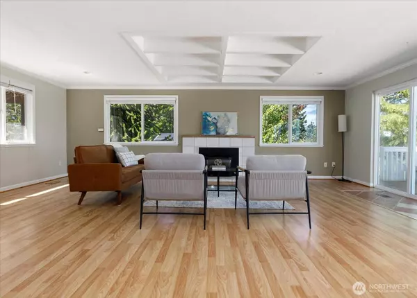 4500 Larson DR, Oak Harbor, WA 98277