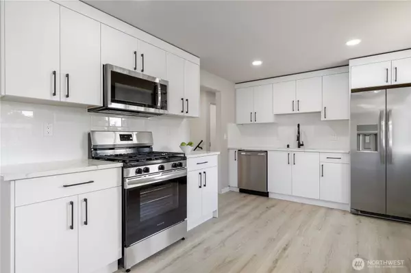 1546 NE 2nd AVE, Oak Harbor, WA 98277