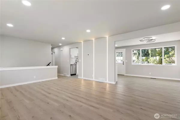 1546 NE 2nd AVE, Oak Harbor, WA 98277