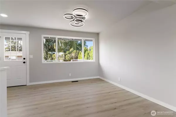 1546 NE 2nd AVE, Oak Harbor, WA 98277