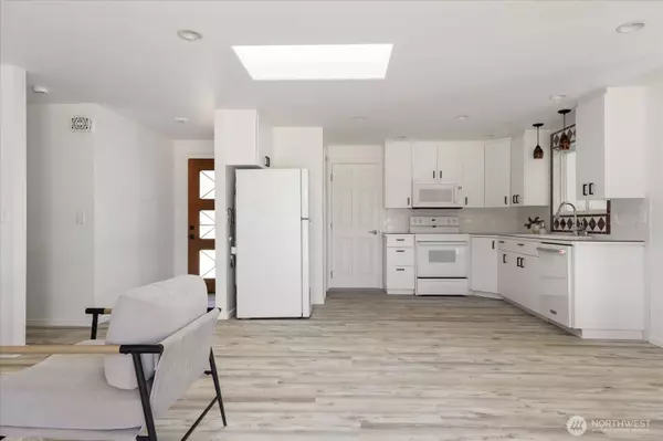 969 Donald AVE, Oak Harbor, WA 98277