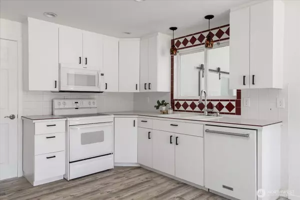 969 Donald AVE, Oak Harbor, WA 98277