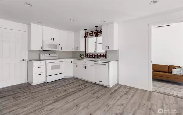 969 Donald AVE, Oak Harbor, WA 98277