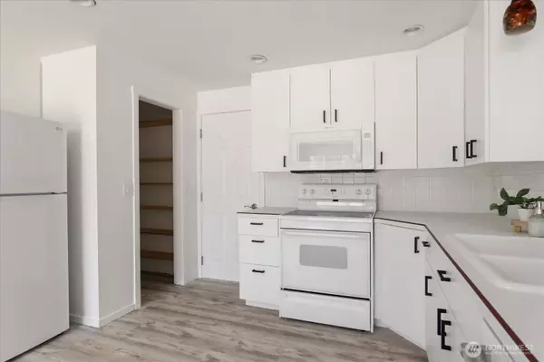 969 Donald AVE, Oak Harbor, WA 98277