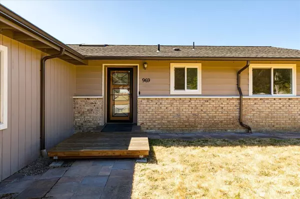 969 Donald AVE, Oak Harbor, WA 98277