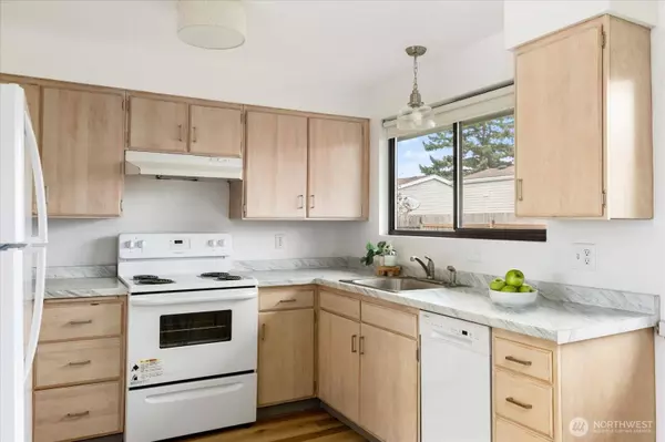 1768 SE 2nd CT, Oak Harbor, WA 98277