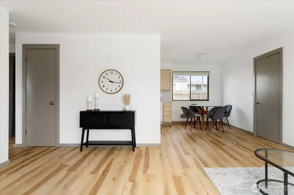 1768 SE 2nd CT, Oak Harbor, WA 98277