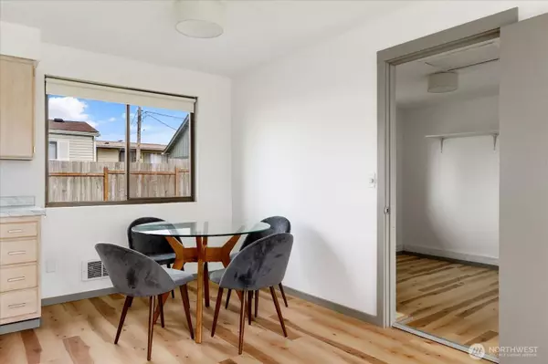 1768 SE 2nd CT, Oak Harbor, WA 98277