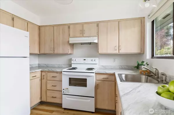 1768 SE 2nd CT, Oak Harbor, WA 98277